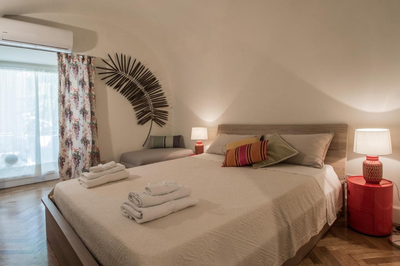 Bed and Breakfast Barù in Chiaia Napoli Esterno foto