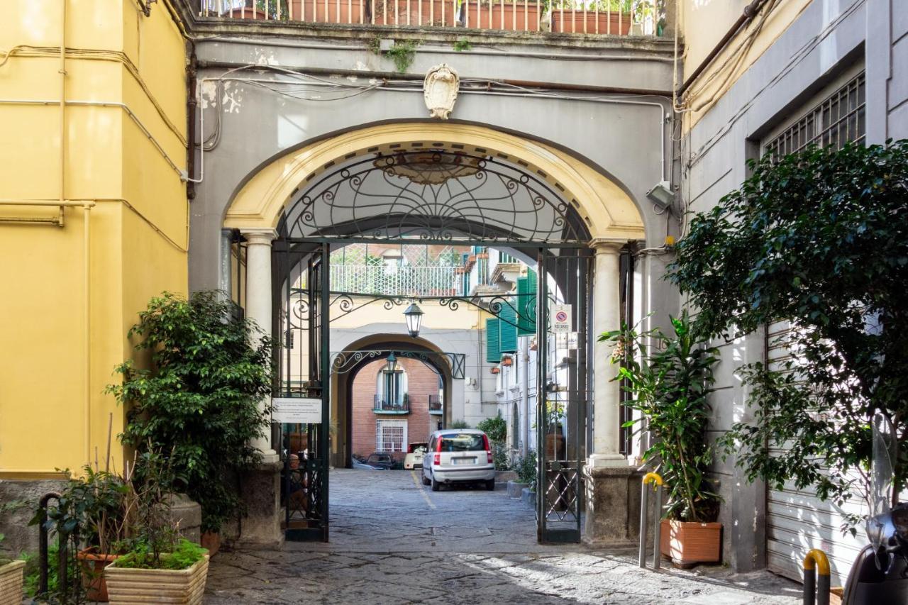 Bed and Breakfast Barù in Chiaia Napoli Esterno foto