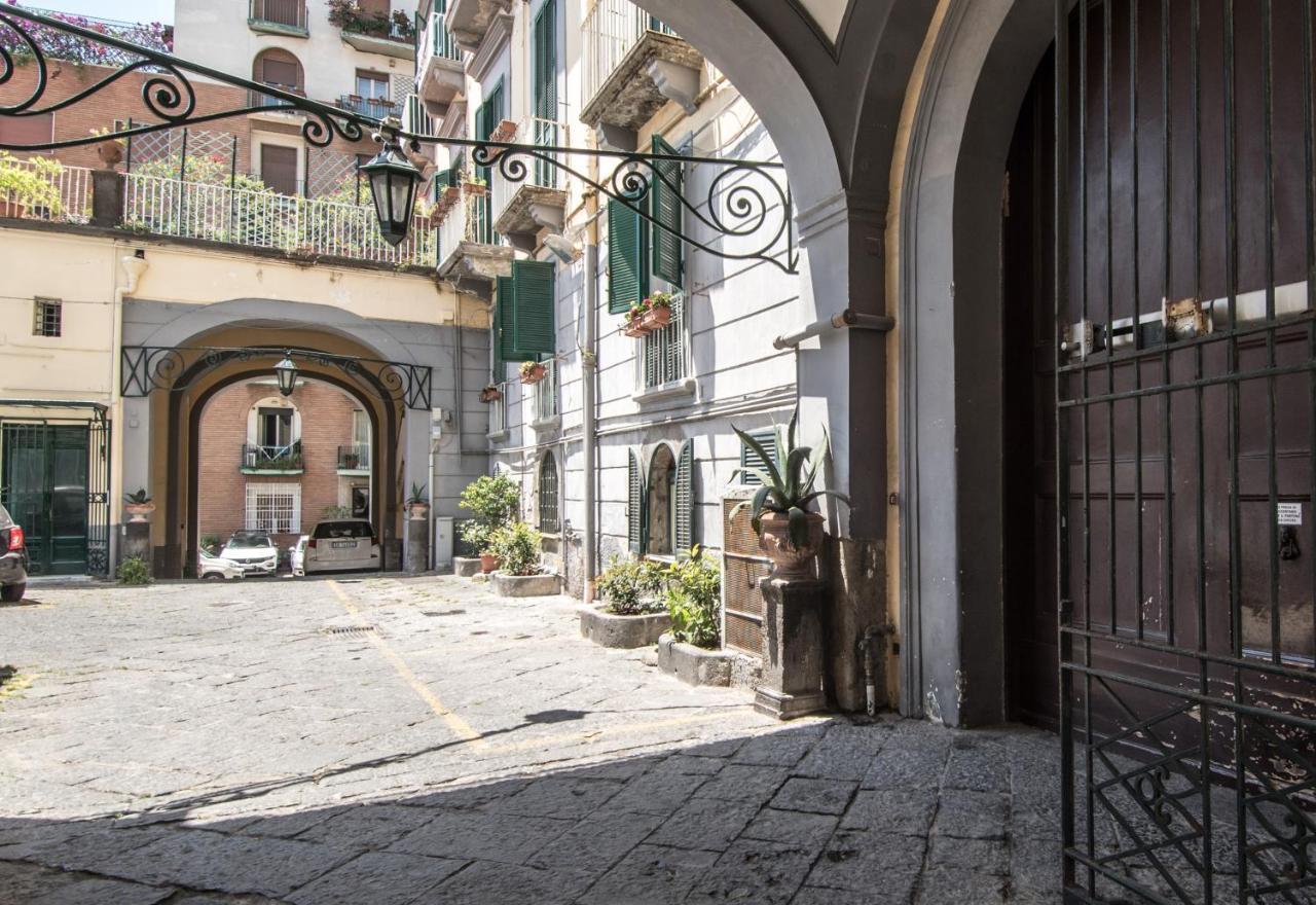 Bed and Breakfast Barù in Chiaia Napoli Esterno foto